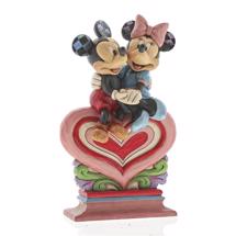 Disney Jim Shore 6001282 <BR> Mickey & Minnie Sitting on a Heart <BR> "Heart To Heart"